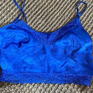 ROYAL BLUE LACE CROP TOP